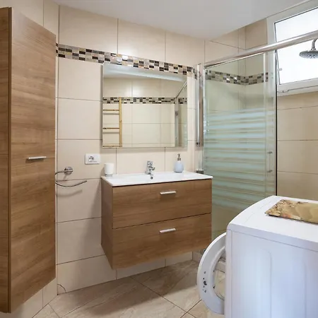 Apartamento Con Vistas Y Piscina En *